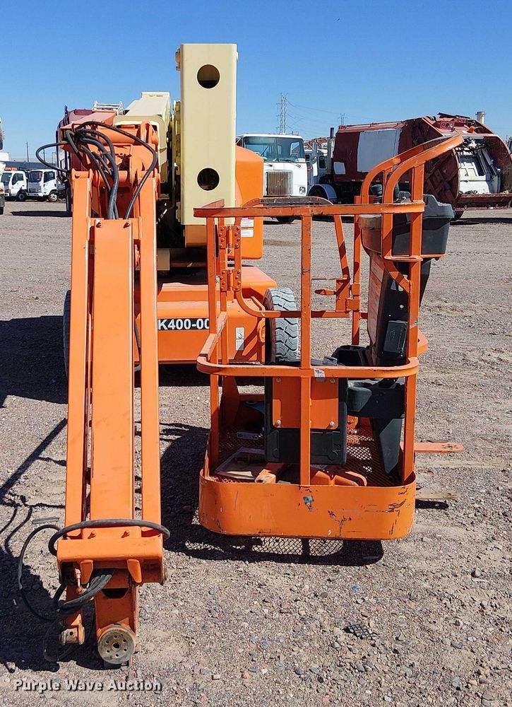 image for item YA1134 2007 JLG E400AJPN boom lift