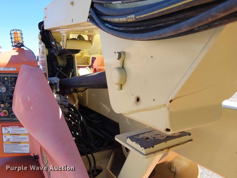 image for item YA1134 2007 JLG E400AJPN boom lift