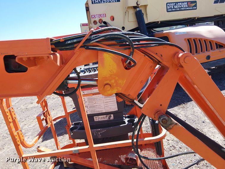 image for item YA1134 2007 JLG E400AJPN boom lift
