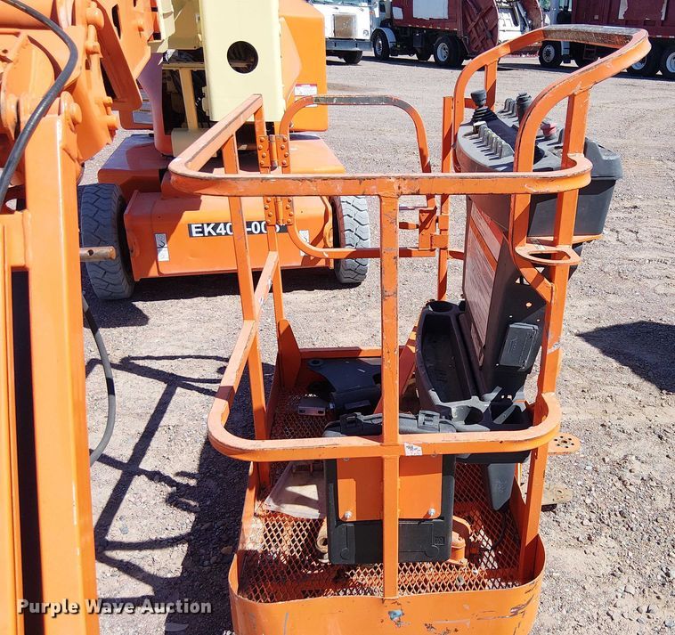 image for item YA1134 2007 JLG E400AJPN boom lift
