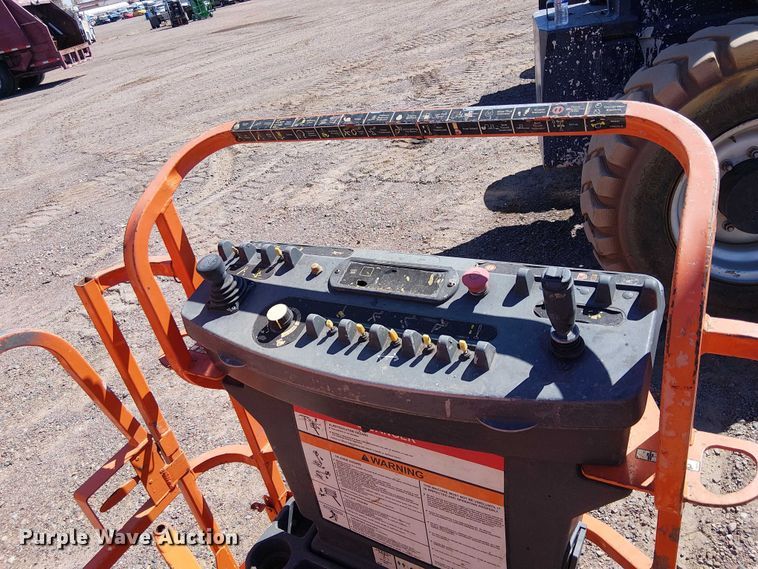 image for item YA1134 2007 JLG E400AJPN boom lift