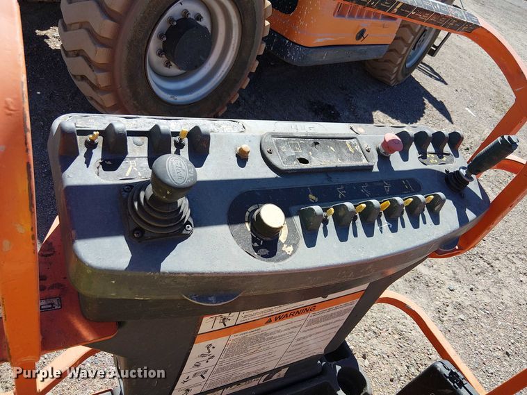 image for item YA1134 2007 JLG E400AJPN boom lift