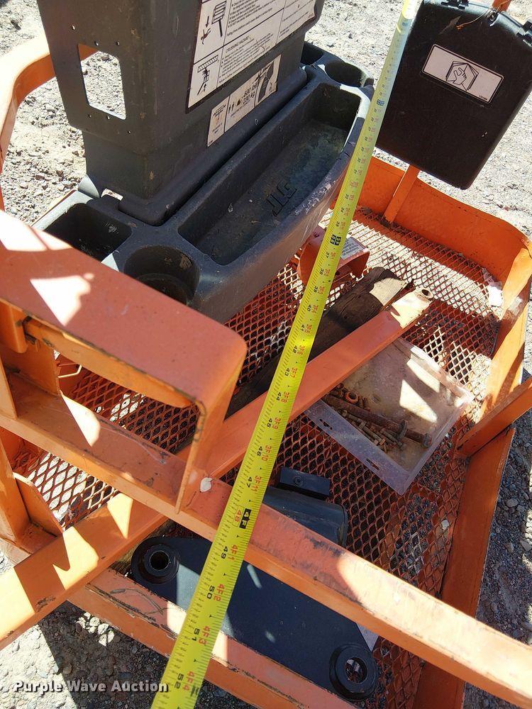 image for item YA1134 2007 JLG E400AJPN boom lift