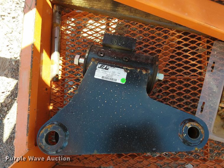 image for item YA1134 2007 JLG E400AJPN boom lift