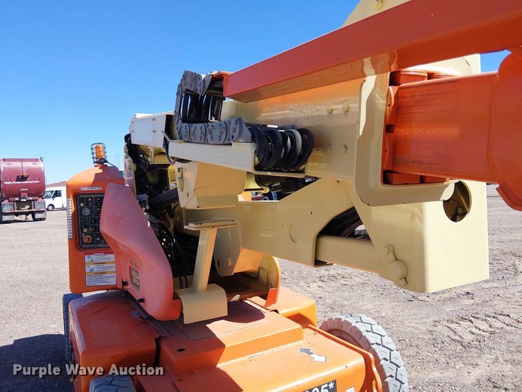 image for item YA1134 2007 JLG E400AJPN boom lift