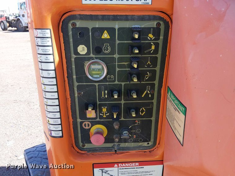 image for item YA1134 2007 JLG E400AJPN boom lift