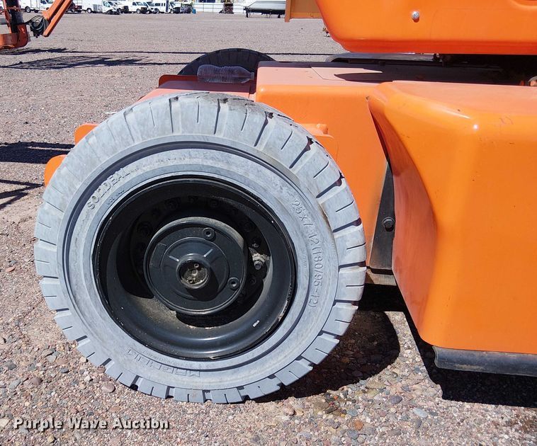 image for item YA1134 2007 JLG E400AJPN boom lift