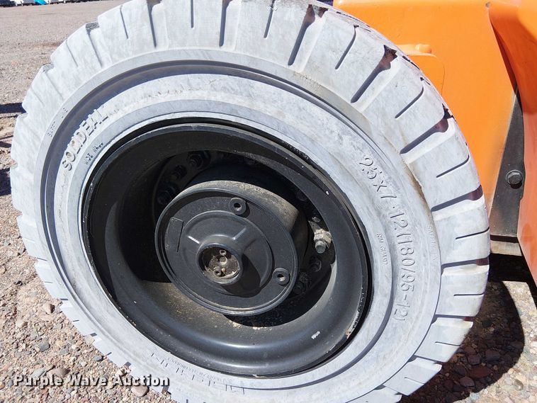 image for item YA1134 2007 JLG E400AJPN boom lift