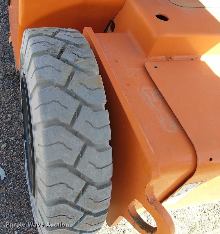 image for item YA1134 2007 JLG E400AJPN boom lift