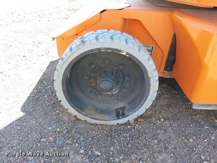 image for item YA1134 2007 JLG E400AJPN boom lift