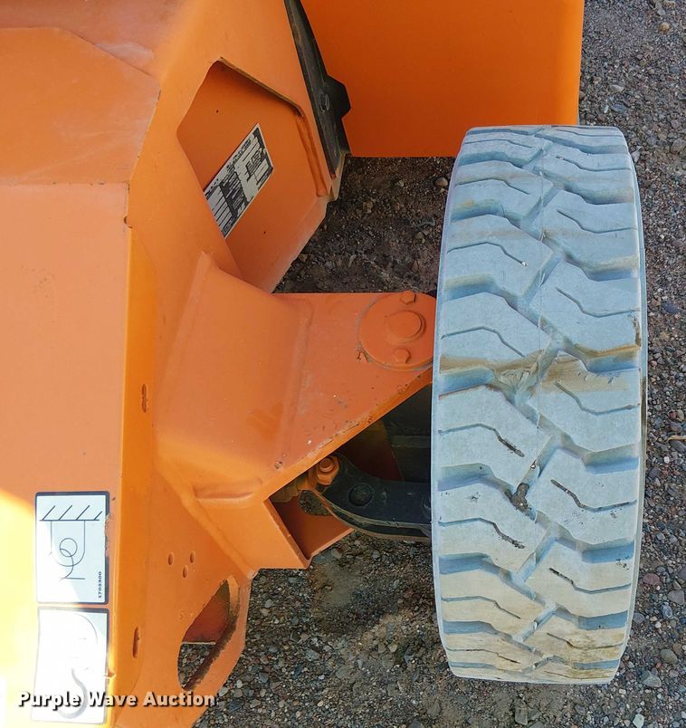 image for item YA1134 2007 JLG E400AJPN boom lift