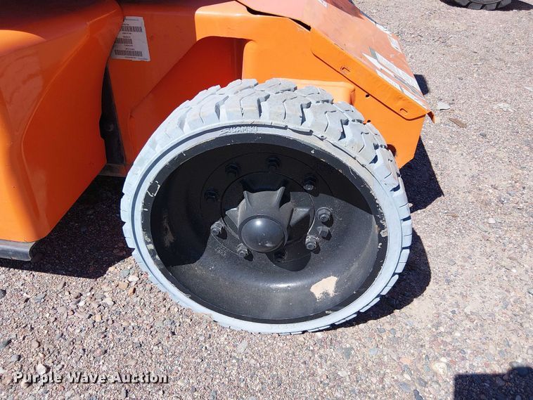 image for item YA1134 2007 JLG E400AJPN boom lift