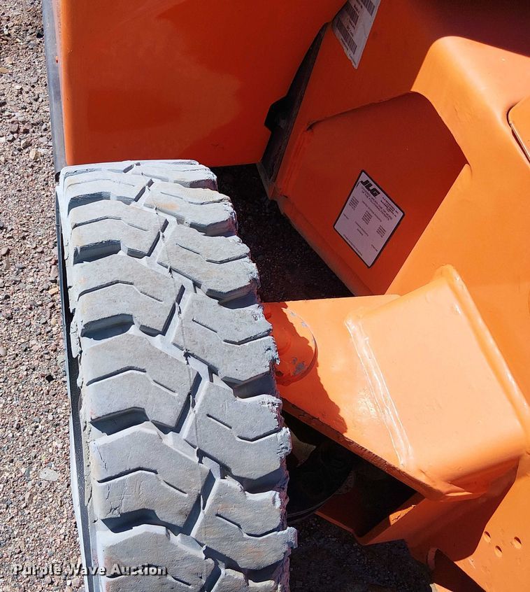 image for item YA1134 2007 JLG E400AJPN boom lift