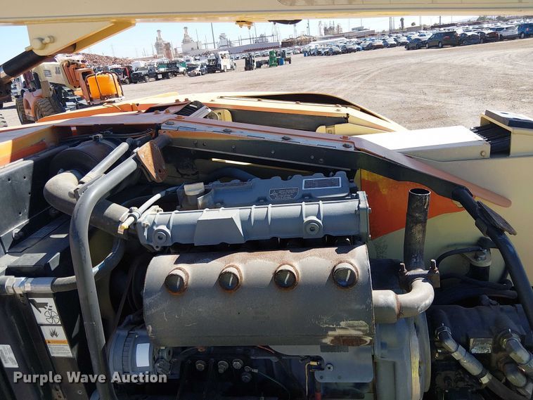 image for item YA1135 2011 JLG 600AJ boom lift