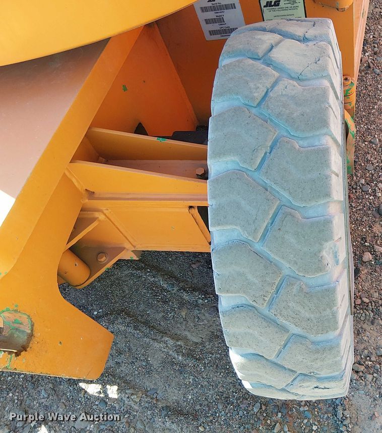 image for item YA1136 2011 JLG E300AJP boom lift