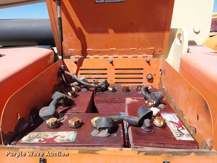 image for item YA1137 2011 JLG M600 boom lift