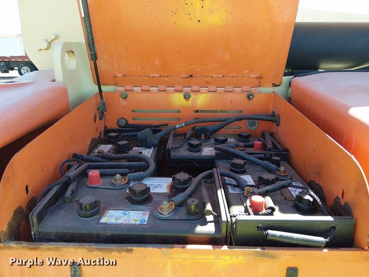 image for item YA1137 2011 JLG M600 boom lift