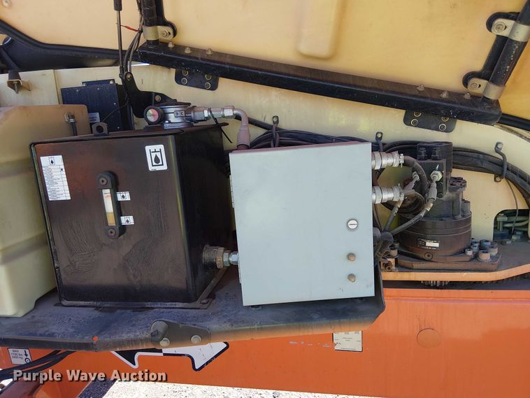 image for item YA1137 2011 JLG M600 boom lift