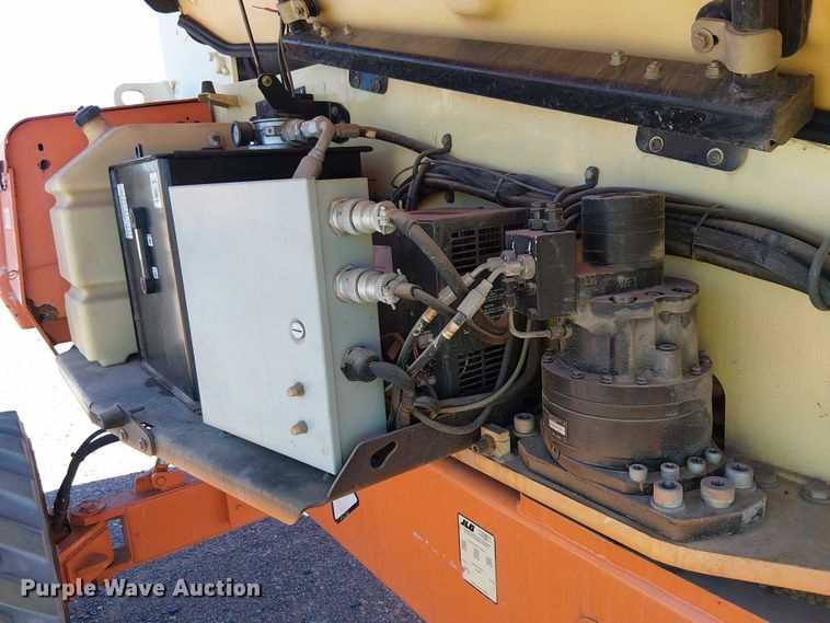 image for item YA1137 2011 JLG M600 boom lift