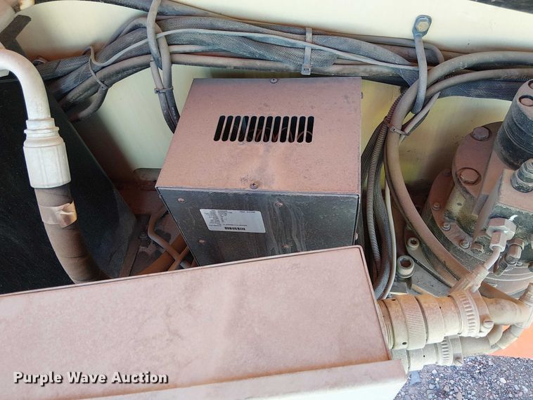 image for item YA1137 2011 JLG M600 boom lift