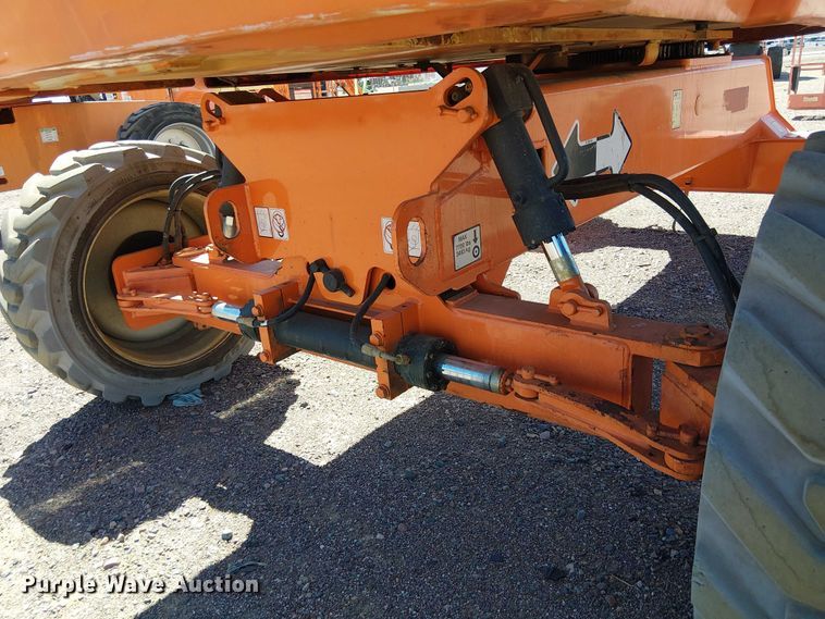 image for item YA1137 2011 JLG M600 boom lift
