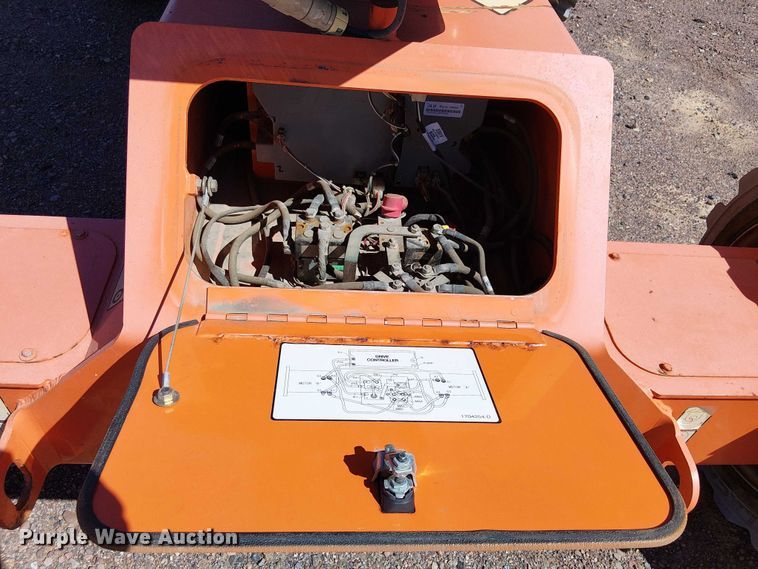 image for item YA1137 2011 JLG M600 boom lift