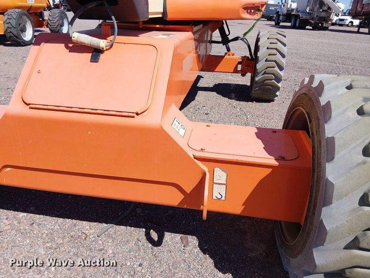 image for item YA1137 2011 JLG M600 boom lift