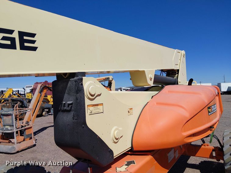 image for item YA1137 2011 JLG M600 boom lift