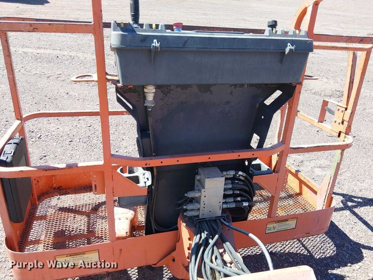 image for item YA1137 2011 JLG M600 boom lift