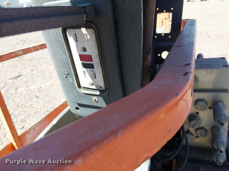 image for item YA1137 2011 JLG M600 boom lift