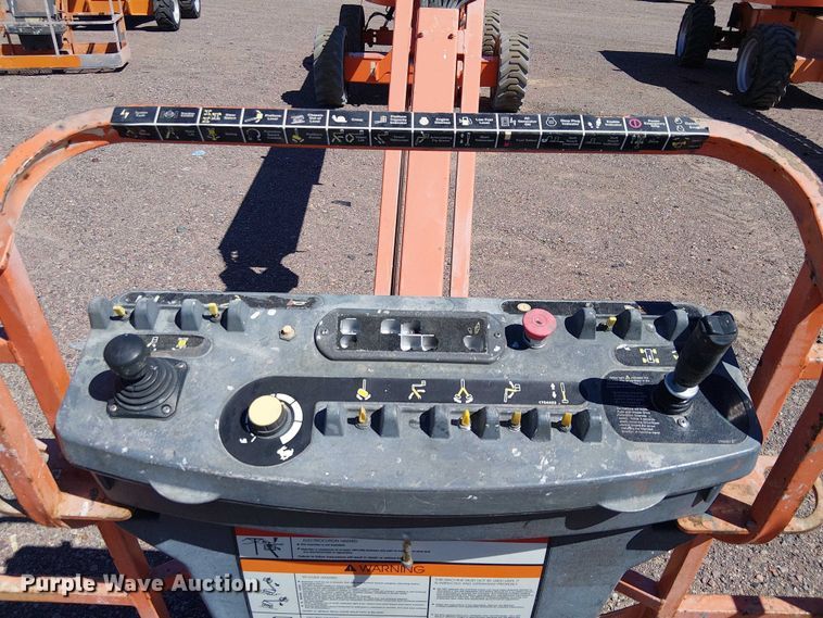 image for item YA1137 2011 JLG M600 boom lift