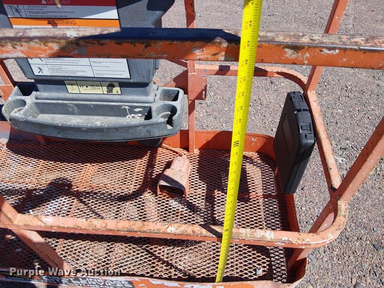 image for item YA1137 2011 JLG M600 boom lift