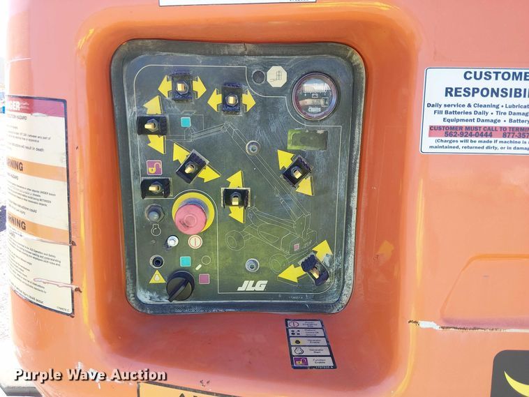 image for item YA1137 2011 JLG M600 boom lift