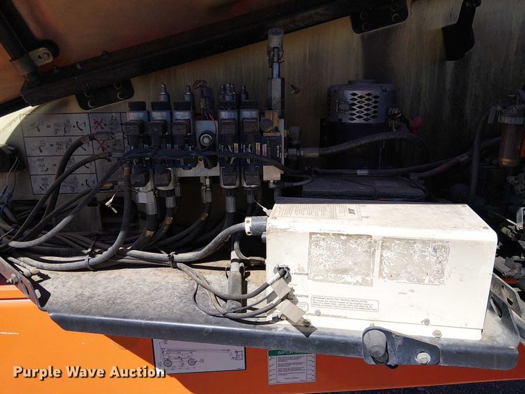 image for item YA1137 2011 JLG M600 boom lift