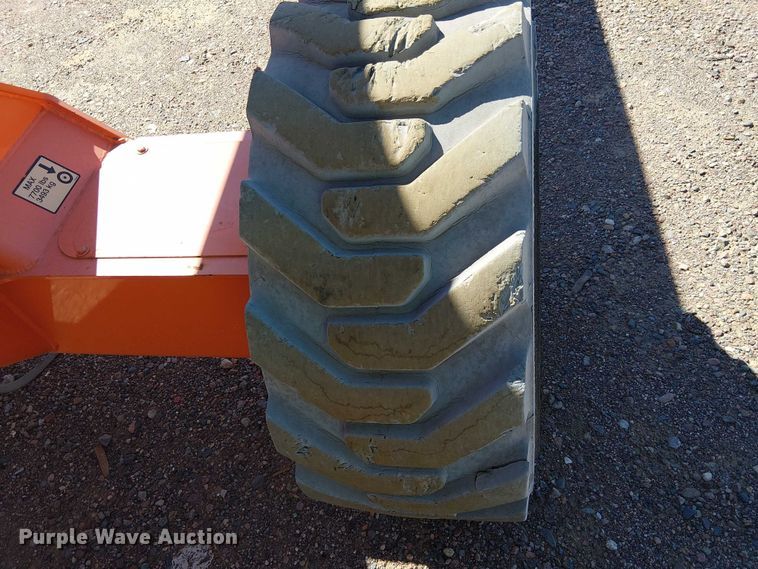 image for item YA1137 2011 JLG M600 boom lift