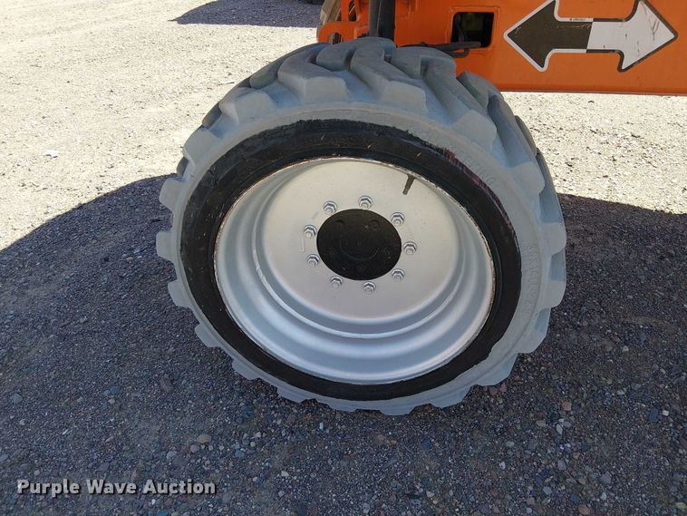 image for item YA1137 2011 JLG M600 boom lift