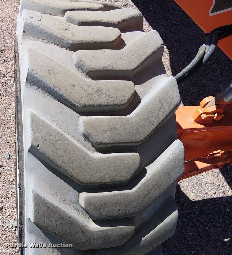 image for item YA1137 2011 JLG M600 boom lift