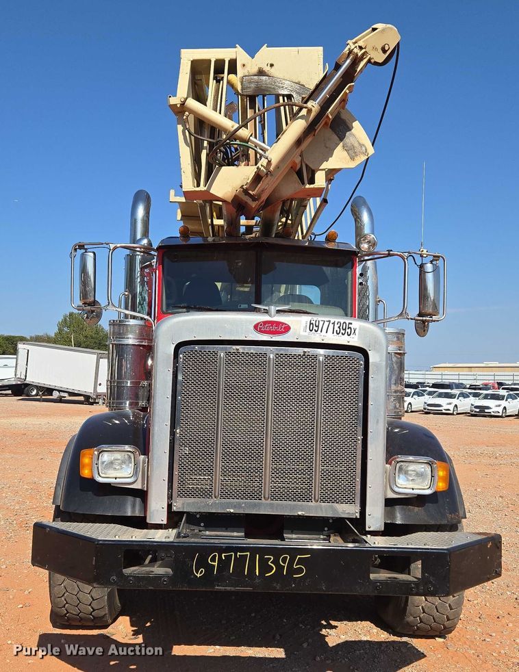 image for item YA1158 2016 Peterbilt 367 drilling rig truck