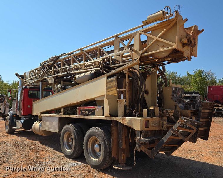 image for item YA1158 2016 Peterbilt 367 drilling rig truck