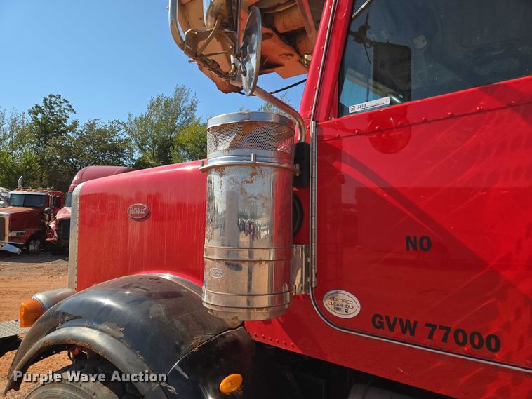 image for item YA1158 2016 Peterbilt 367 drilling rig truck