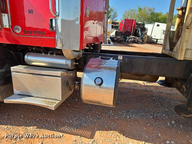 image for item YA1158 2016 Peterbilt 367 drilling rig truck