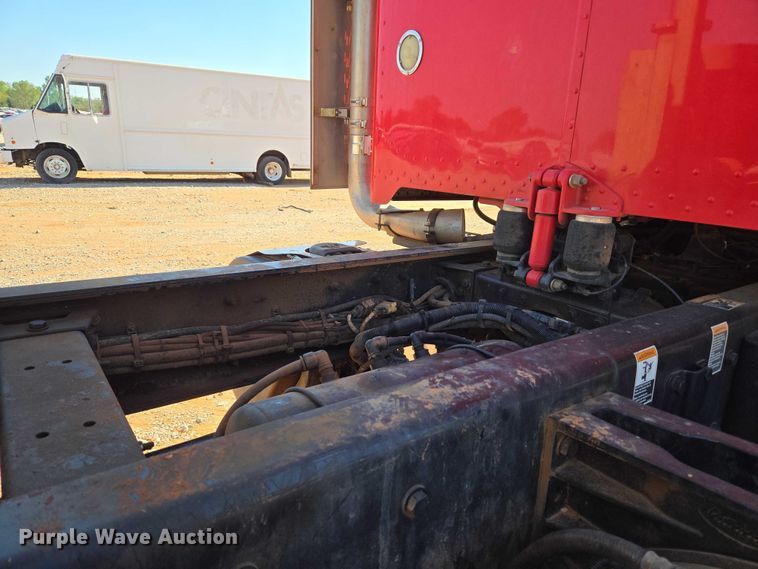 image for item YA1158 2016 Peterbilt 367 drilling rig truck