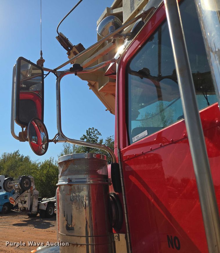 image for item YA1158 2016 Peterbilt 367 drilling rig truck