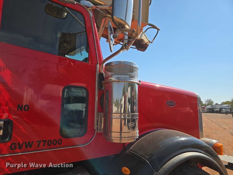 image for item YA1158 2016 Peterbilt 367 drilling rig truck