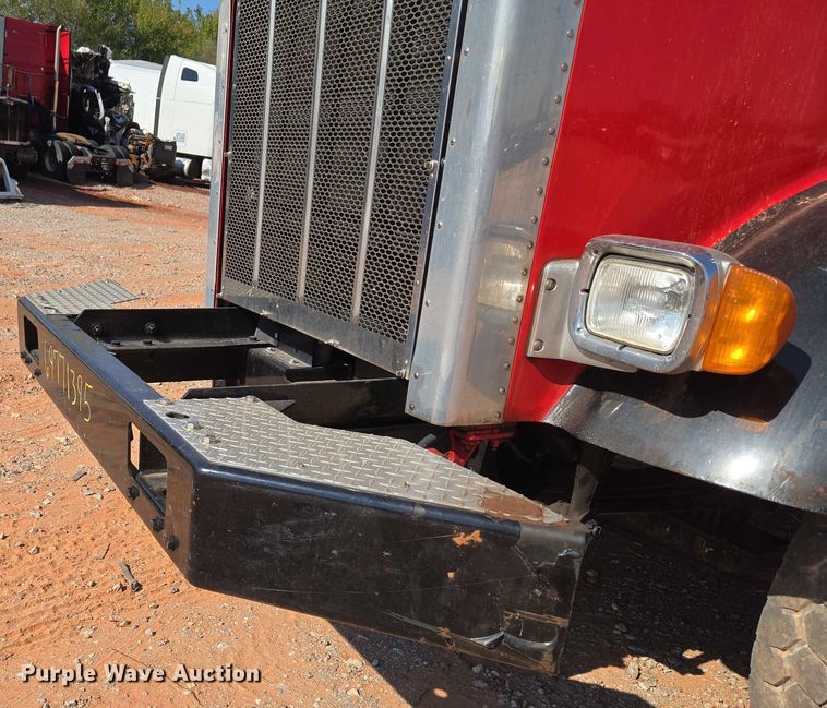 image for item YA1158 2016 Peterbilt 367 drilling rig truck