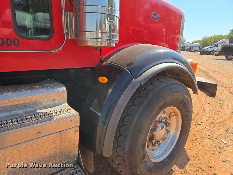 image for item YA1158 2016 Peterbilt 367 drilling rig truck