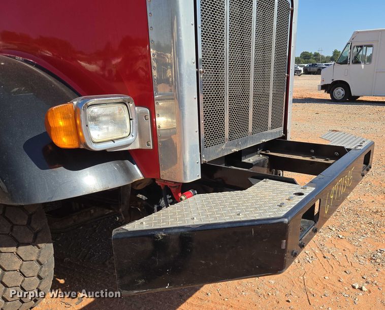 image for item YA1158 2016 Peterbilt 367 drilling rig truck