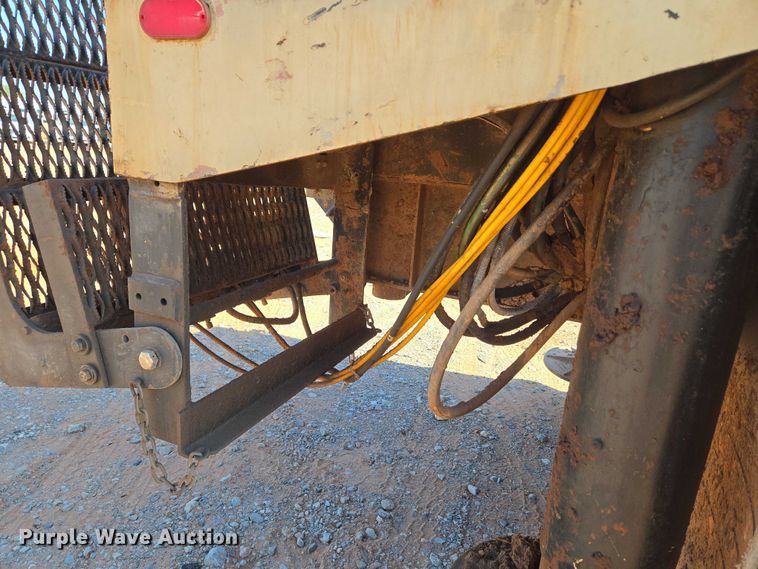 image for item YA1158 2016 Peterbilt 367 drilling rig truck