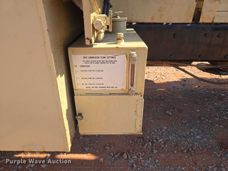 image for item YA1158 2016 Peterbilt 367 drilling rig truck