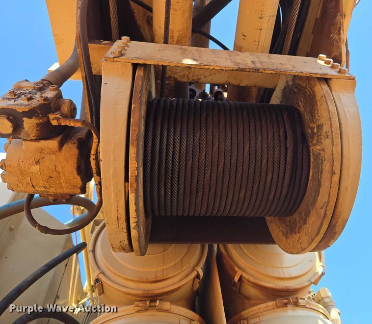 image for item YA1158 2016 Peterbilt 367 drilling rig truck